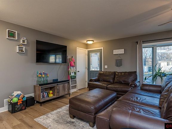 2nd image of 513 W 4th St