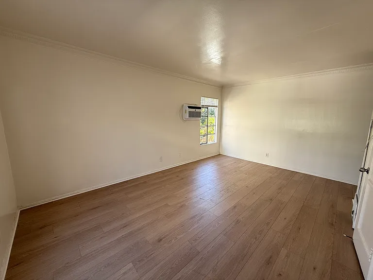 756 S Ridgeley Dr — Photo 11