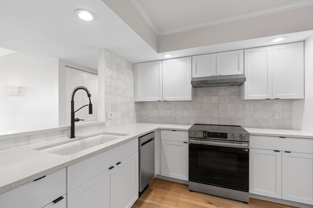 2900 NE 14th Street Causeway #605, photo 9