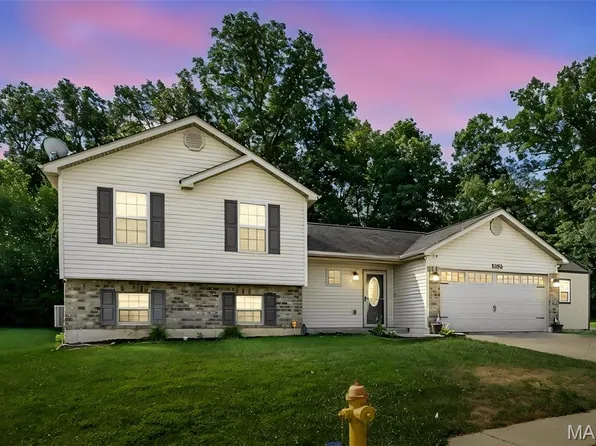 1102 Marathon Dr, Foristell, MO 63348