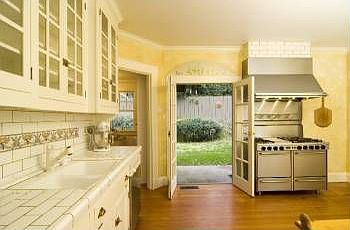 2nd image of 191 Buena Vista St