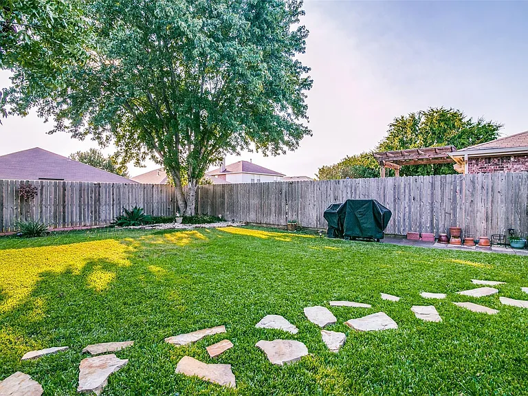 204 Lochwood Dr — Photo 24