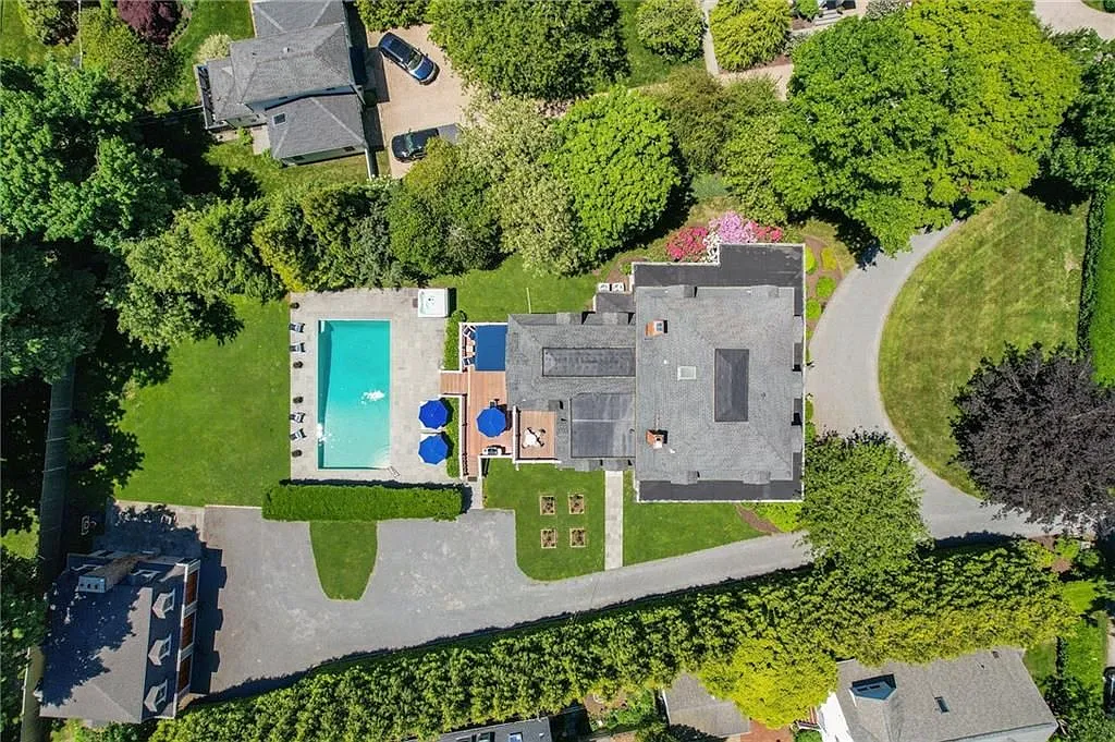 8 bed, 6.0 bath, 6100 sqft, $115,000 — Photo 4