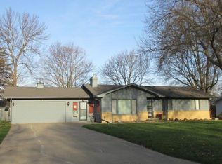1209 W 3rd St, Pella, IA 50219