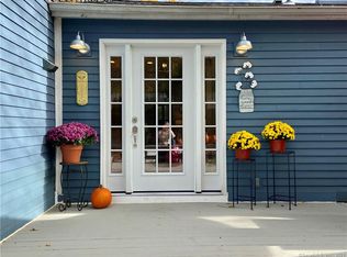 32 Chestnut Hill Rd, Sandy Hook, CT 06482