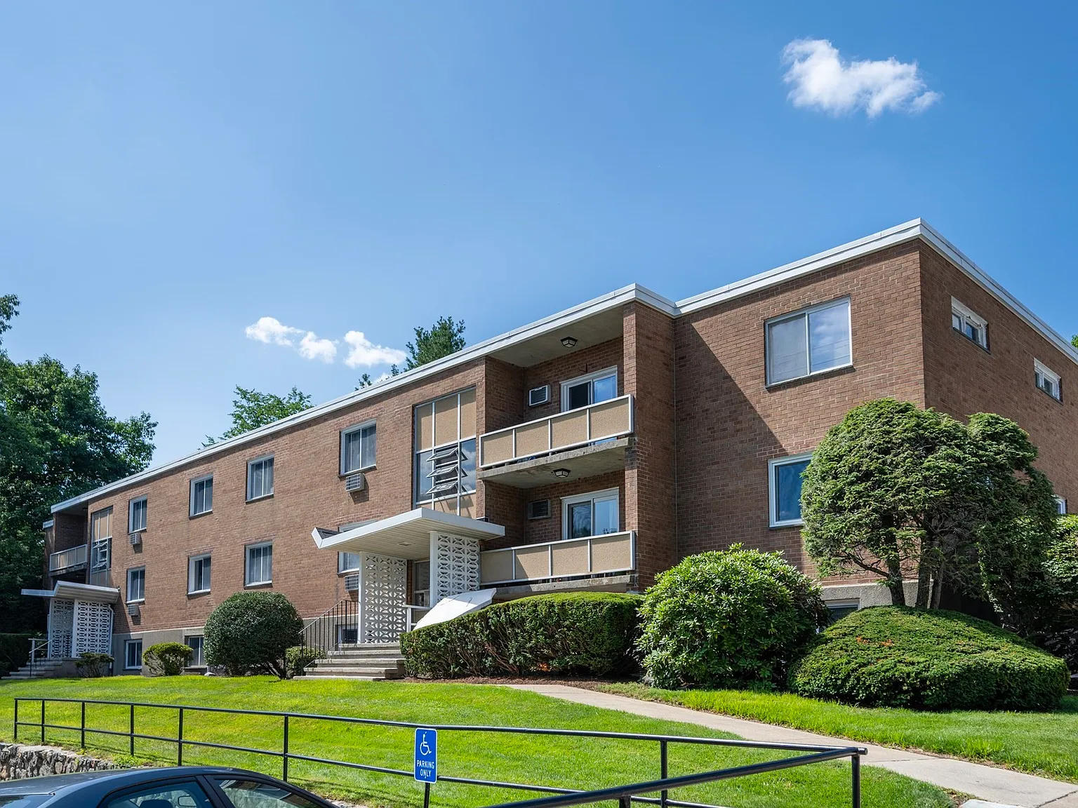 2 bed, 780 sqft, $2,500 — Photo 1