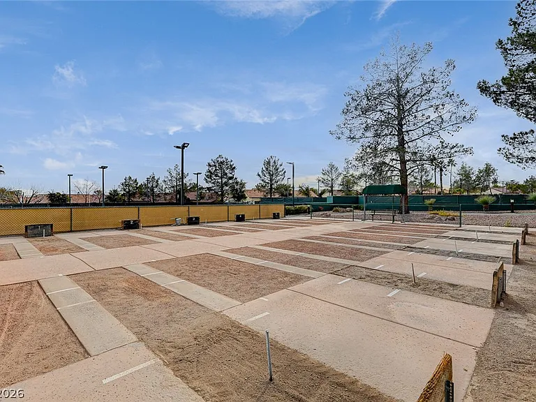 9909 Bundella Dr — Photo 64