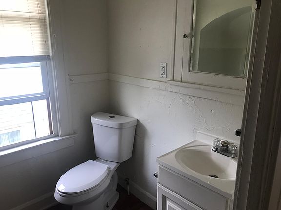 2nd image of 1139 W 20th St