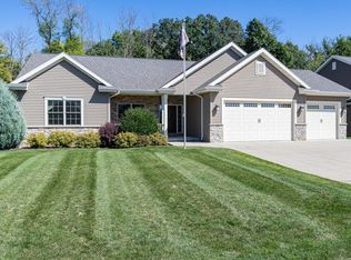 1253 Ava Ct, Neenah, WI 54956