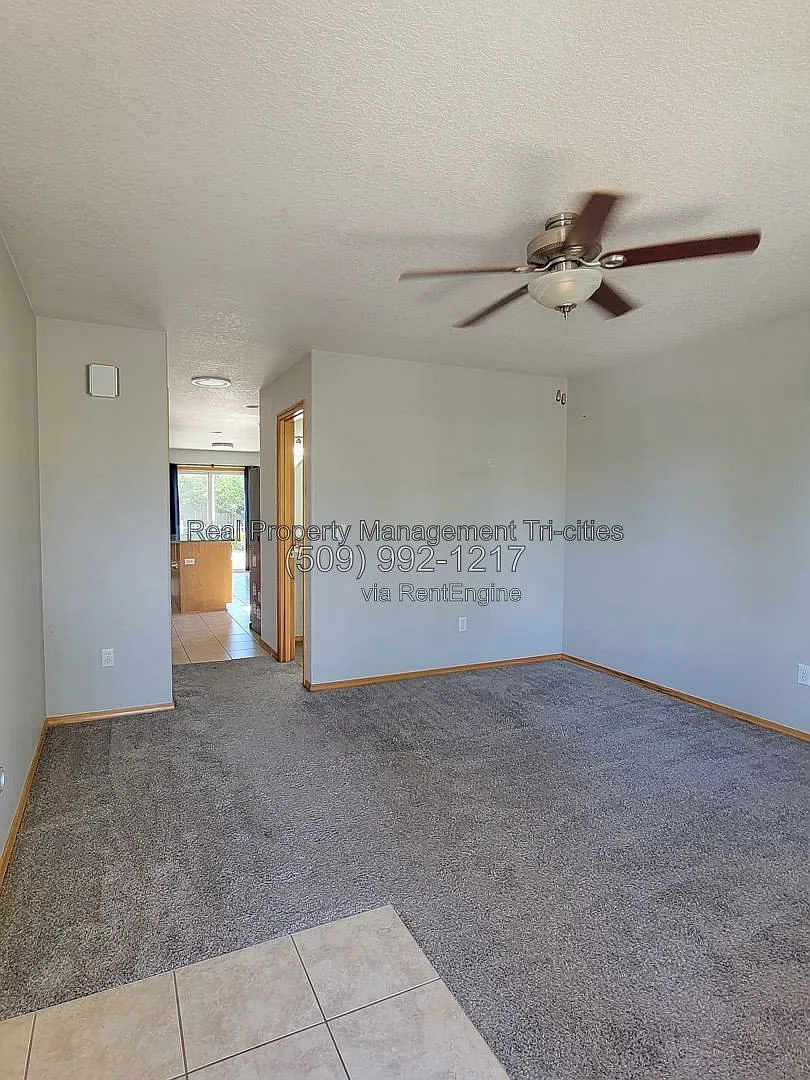 4 bed, 2.5 bath, 2166 sqft, $2,595 — Photo 2