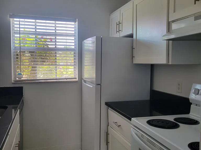 Executive House Apartments — Photo 13
