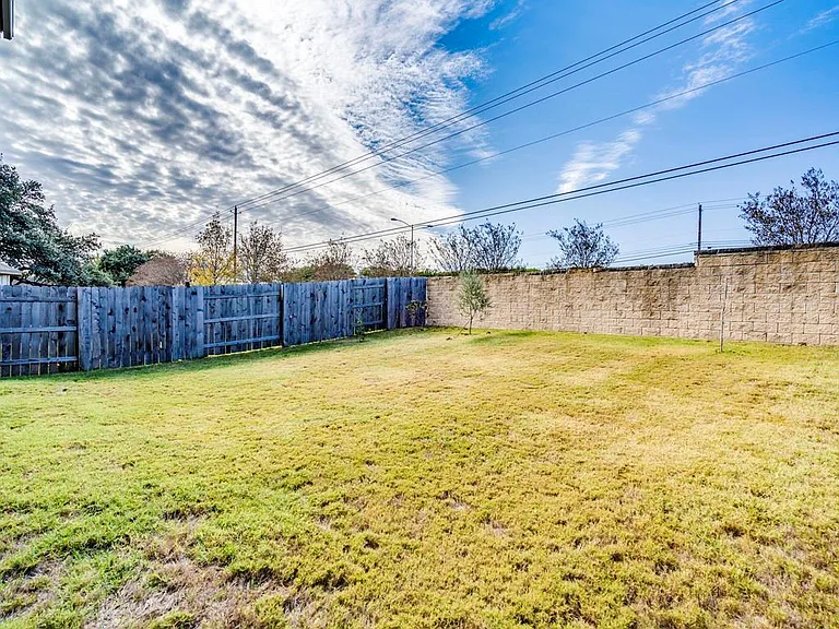 9500 Hunter Ln — Photo 24