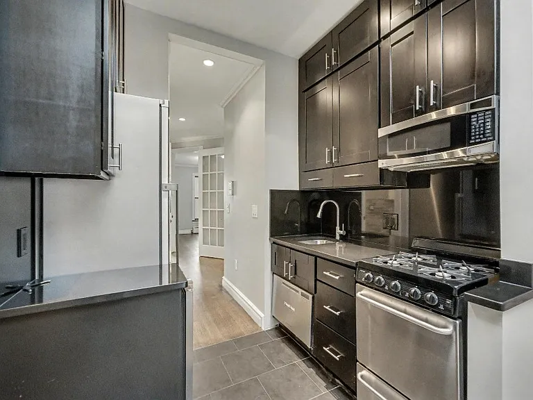420 W 51st St #5 — Photo 1