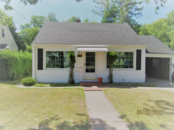 2017 10th Ave, Menominee, MI 49858