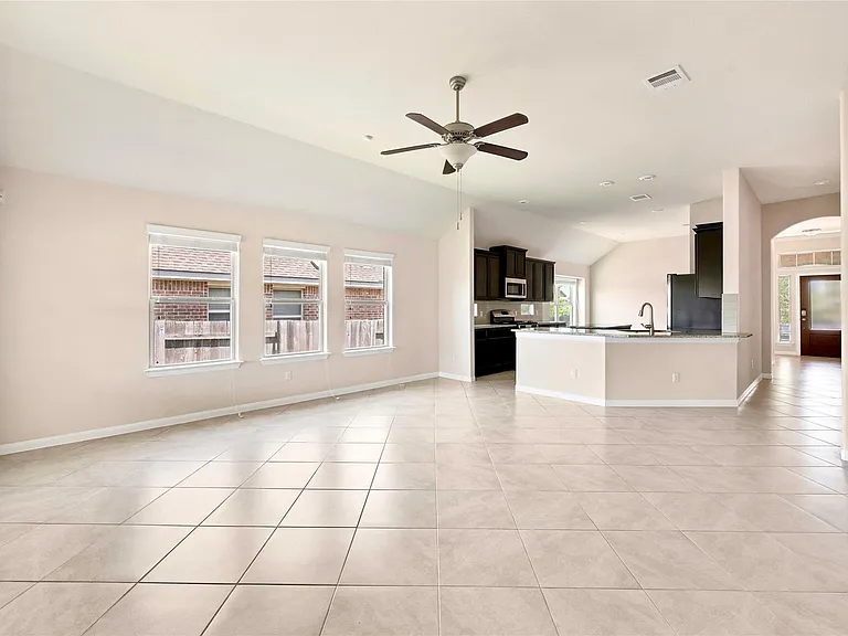 1005 Fountain Grass Way — Photo 6