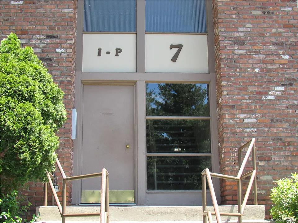 7 N James St #I