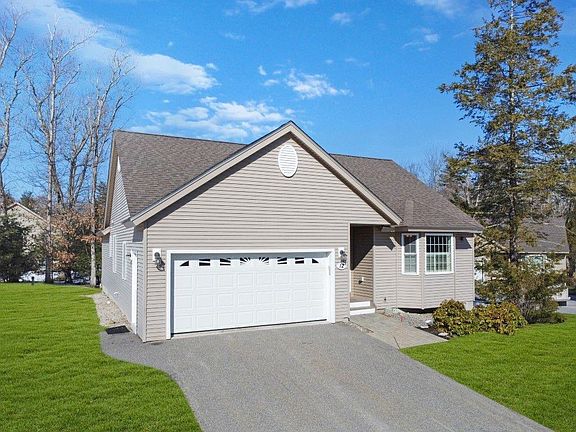 3rd image of 12 Hemlock Drive