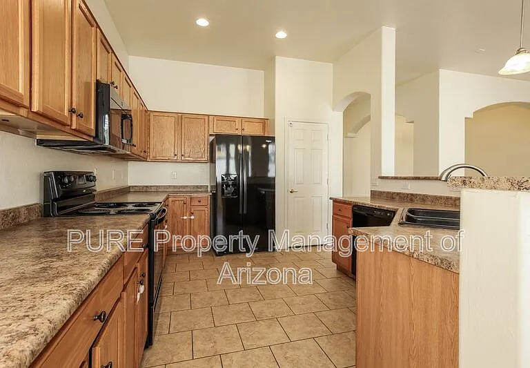8752 W Frier Dr — Photo 3
