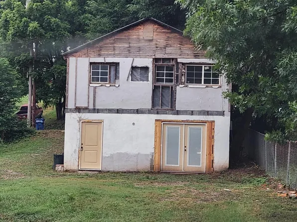 521 Clifty St, Harriman, TN 37748