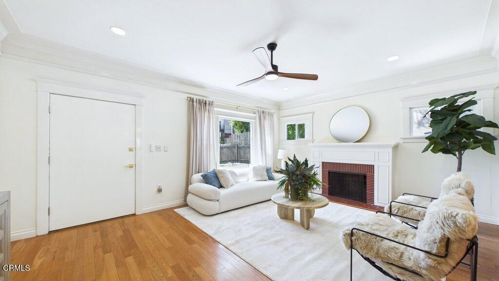 1232 N El Centro Ave, Los Angeles, CA - More