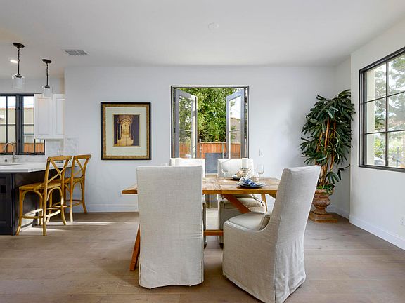 2nd image of 2334 De La Vina St