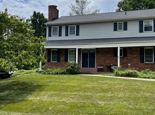 2220 Chestertown Dr, Vienna, VA 22182