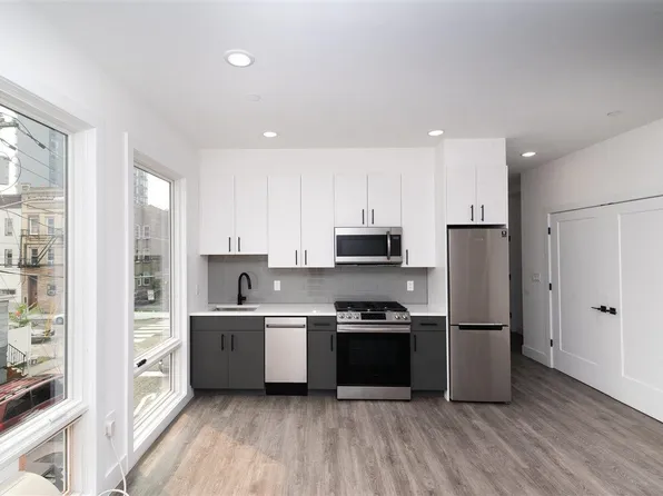 396 Summit Avenue image 1 of 8