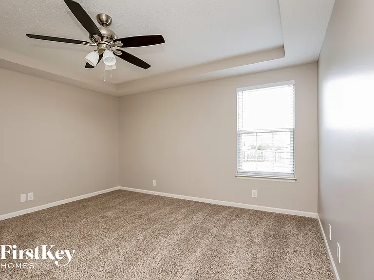 1304 Sunray Dr — Photo 9