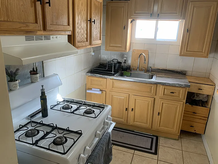 72 Marion Ave N #1 — Photo 8