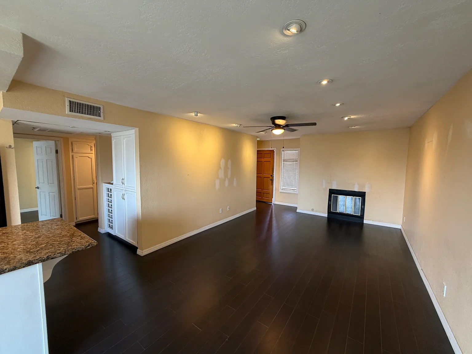 2 bed, 915 sqft, $2,495 — Photo 3