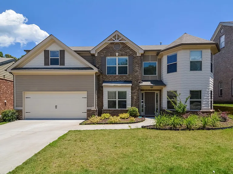 2486 Peach Shoals Cir — Photo 1