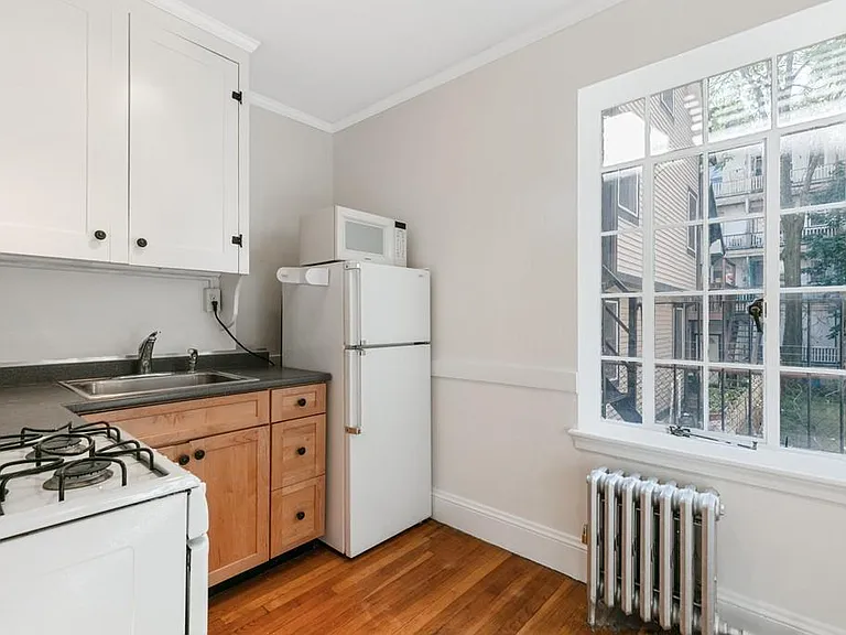 285 Harvard St #110 — Photo 5