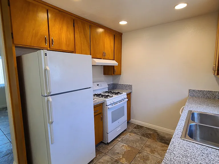6321 Yucca Ave #E — Photo 2