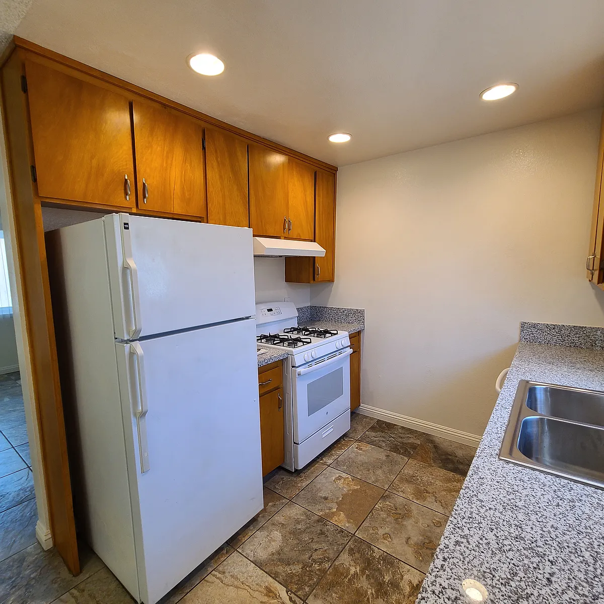 Building Photo - 6321 Yucca Ave #E