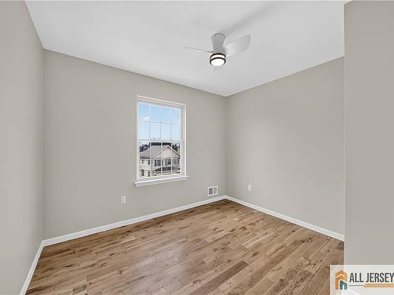 19 Harris St — Photo 11