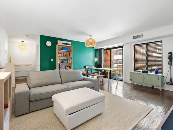 30 Stearns Rd APT 201, Brookline, MA 02446