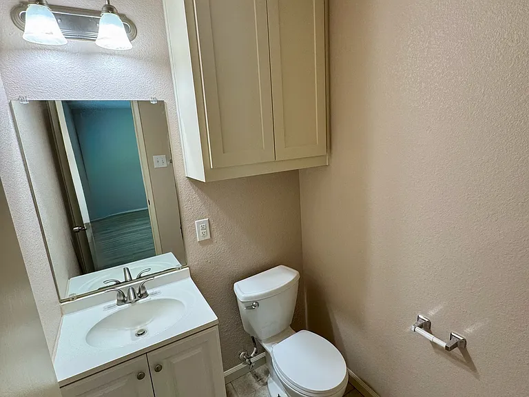 2801 W Springdale Cir — Photo 12
