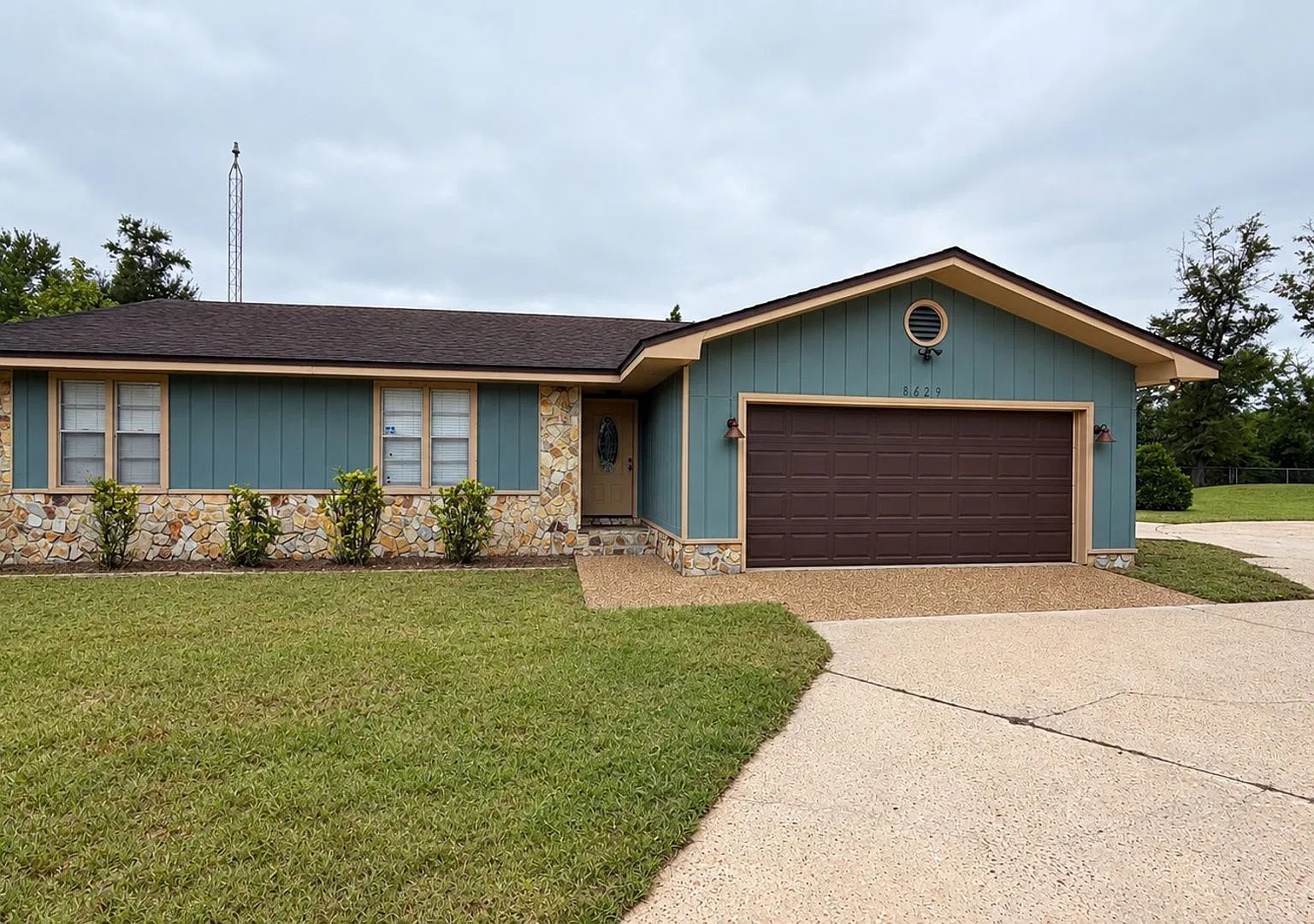 3 bed, 2.0 bath, 1725 sqft, $1,750 — Photo 1