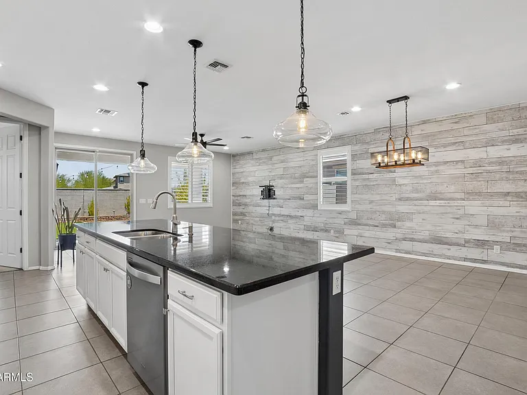 17766 W Granite View Dr — Photo 9