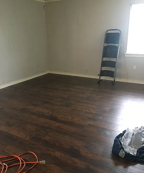 1109 Edwards Cir — Photo 3