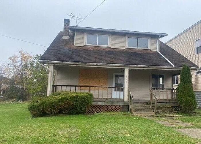 1st image of 1621 1st St