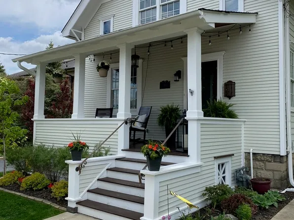 131 W Station St, Barrington, IL 60010