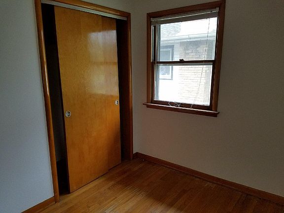 5th image of 5415 Walsh Ave