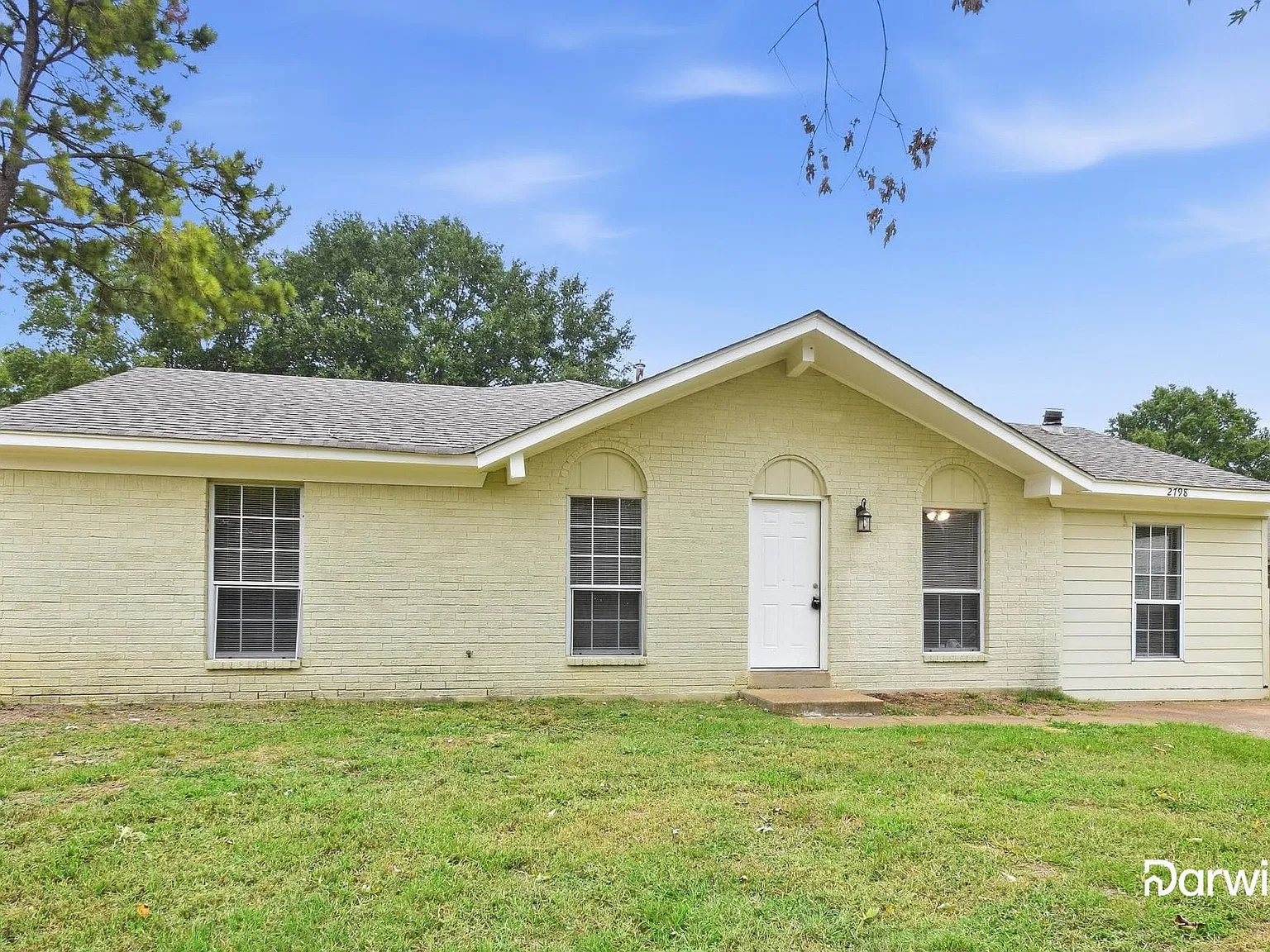 4 bed, 2.0 bath, 1790 sqft, $1,775 — Photo 2