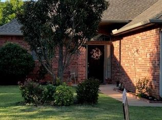 9613 Montclaire Dr, Midwest City, OK 73130