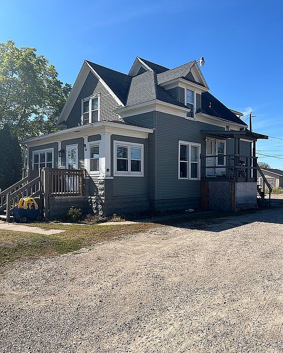 1st image of 215 N 3rd St