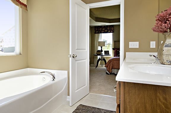 Owner's Bathroom - Madison - Village at Beaver Dam