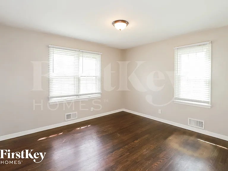 8712 Marty Ln — Photo 15