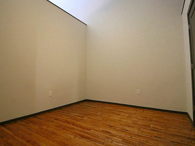 Main 2323 — Photo 17