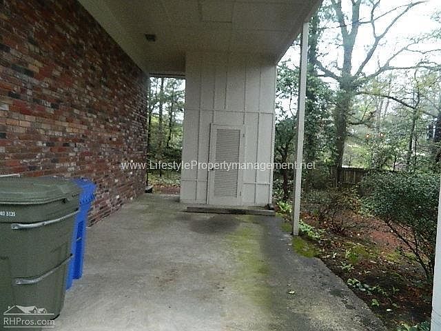 2nd image of 129F W Blythe Cir